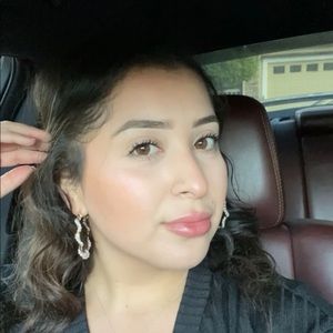 Meet your Posher, Vanessa